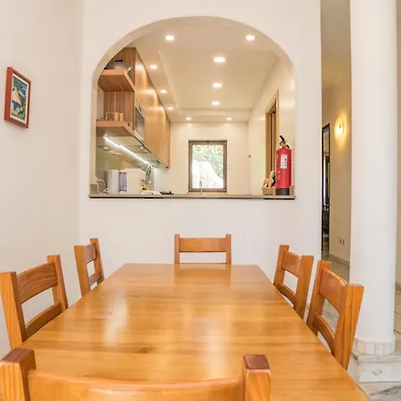 Akivillas Vale Αλμπουφέιρα